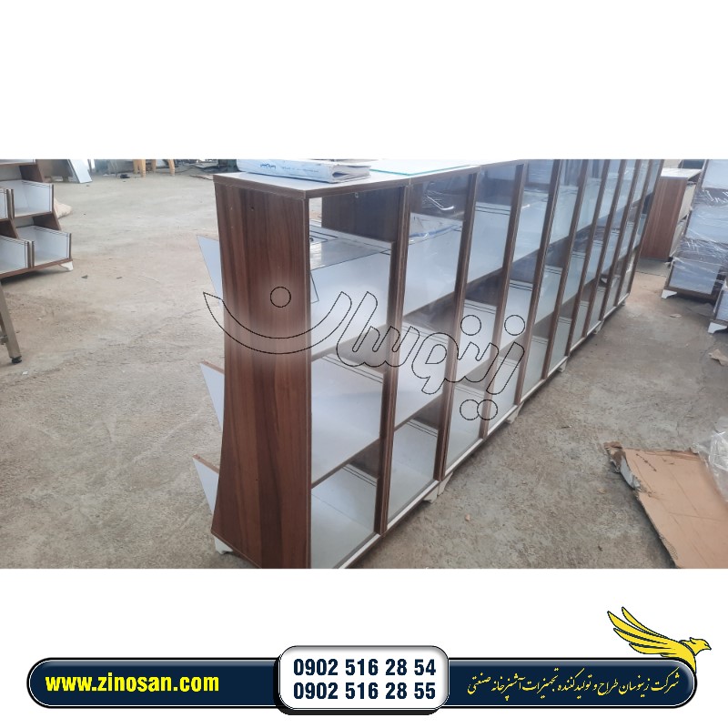 استند پشت شیشه